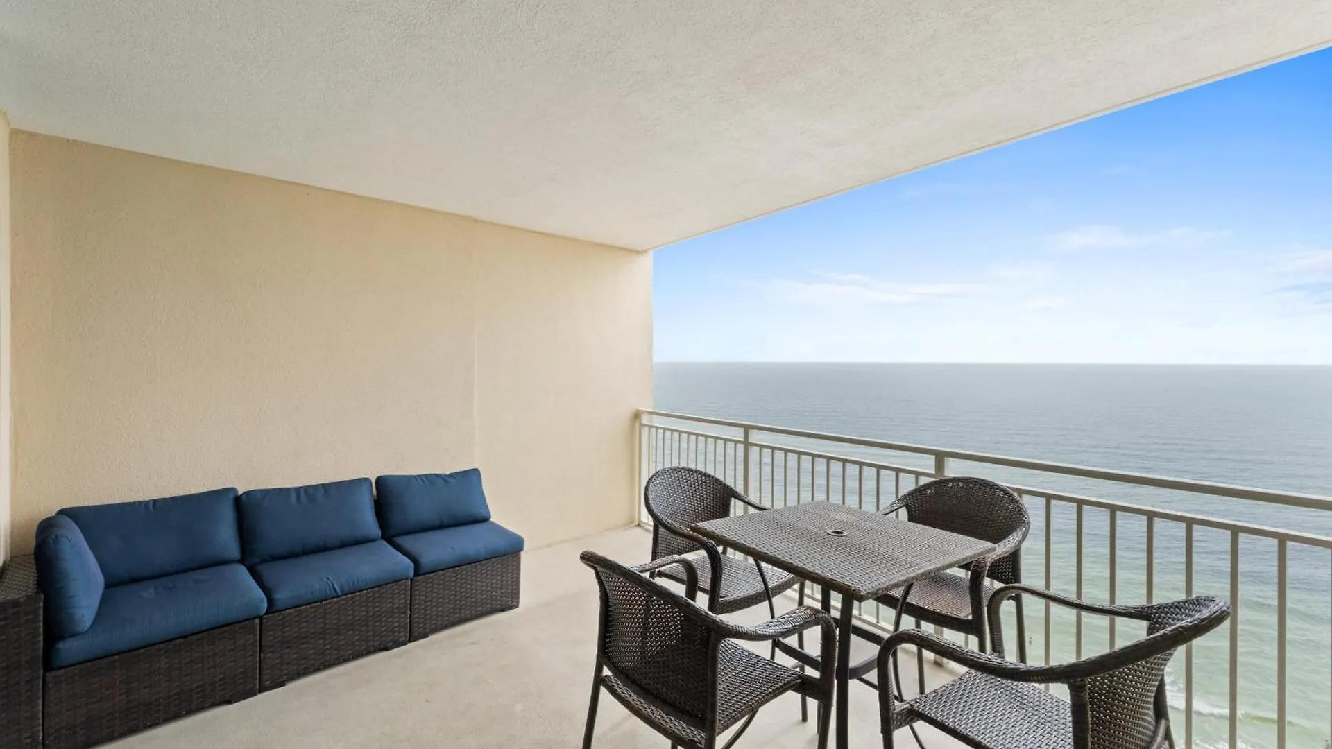 Holiday home Emerald Beach #1736 By Book That Condo Panama City Beach